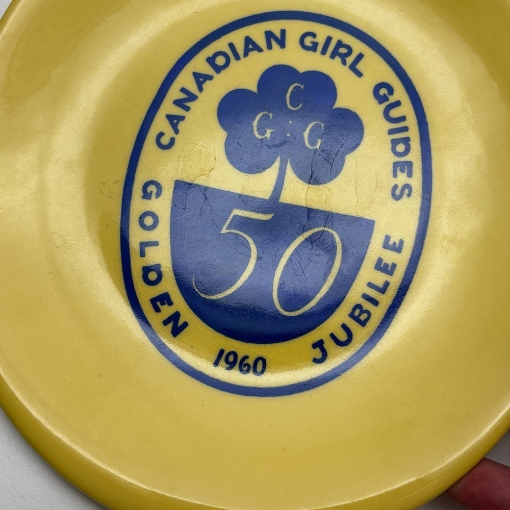 Canadian Girl Guides 1960 Golden Jubilee Commemorative Plate - Picture 3 of 8